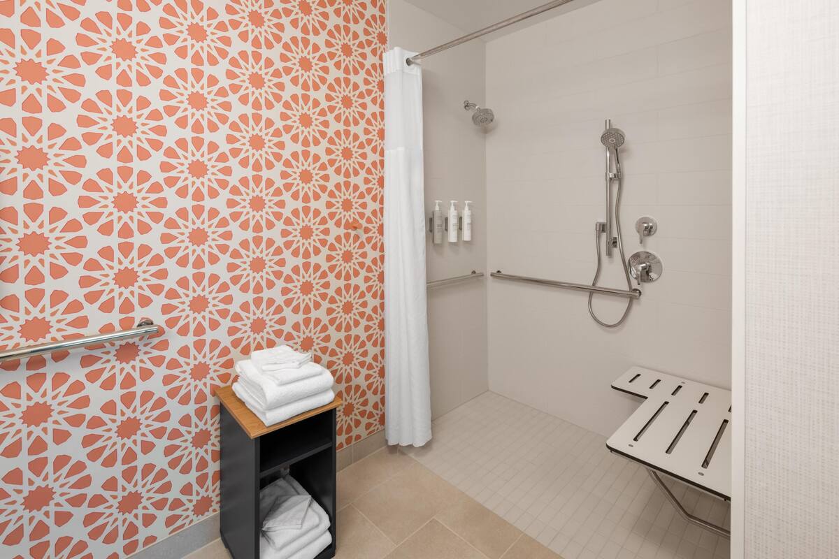 Studio, Accessible, Non Smoking | Bathroom shower