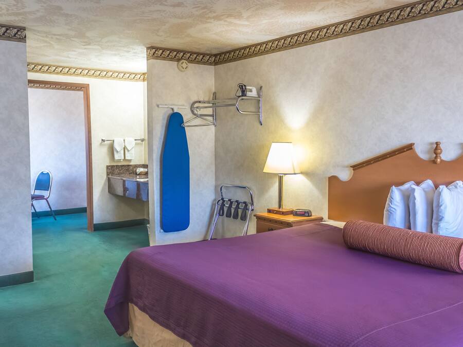 Junior Suite | Desk, iron/ironing board, free WiFi, bed sheets