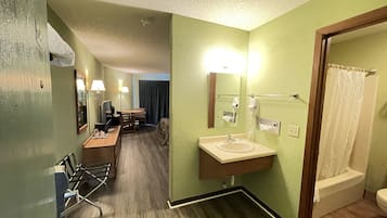 Deluxe tweepersoonskamer, 2 queensize bedden, uitzicht op haven | Gratis wifi, beddengoed