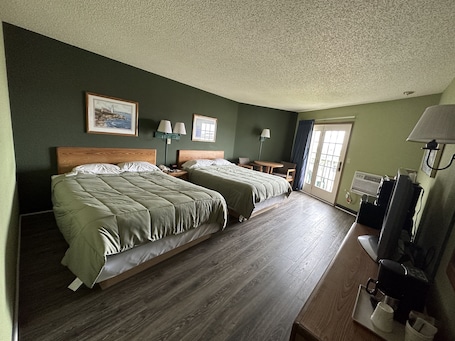 Deluxe Double Queen Room with Harbor View | Free WiFi, bed sheets