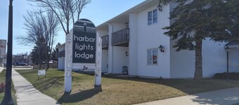 Harbor Lights Lodge