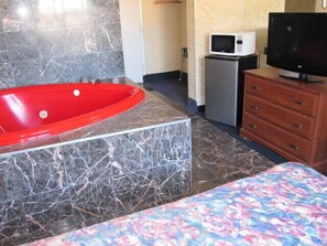 Spa Room, 1 Full Bed, Jetted Tub | Baignoire profonde