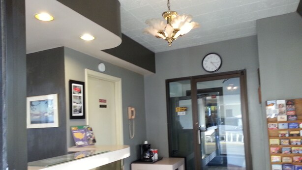 Unclassified image, 1 of 36, button - Budget Host Town Center Motel (Cincinnati)
