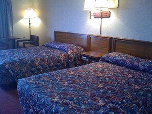 WiFi (無料)、ベッドシーツ