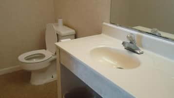 Shower, free toiletries, towels