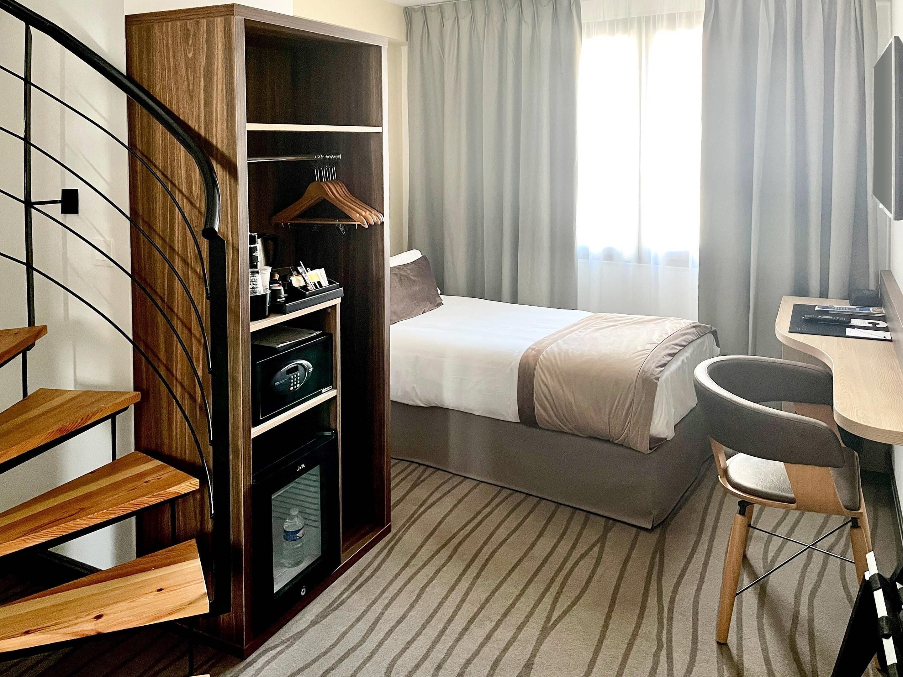 Ropa de cama de alta calidad, minibar, caja fuerte