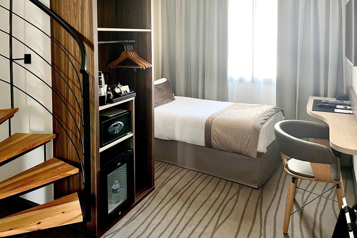 Ropa de cama de alta calidad, minibar, caja fuerte