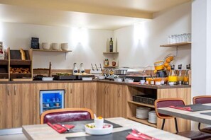 Tägliches Frühstücksbuffet gegen Gebühr