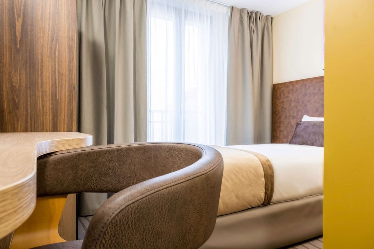 Standaard kamer, 1 eenpersoonsbed, niet-roken | Luxe beddengoed, een minibar, een kluis op de kamer, geluiddichte muren