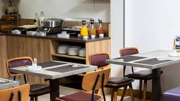 Päivittäinen buffetaamiainen maksusta