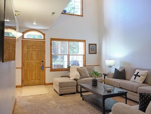 Casa de ciudad, 4 habitaciones, para no fumadores | Área de sala de estar | Televisión de pantalla plana de 32 pulgadas con canales por cable