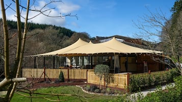 Lunch, dinner served; barbecue, garden views