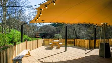 Lunch, dinner served; barbecue, garden views