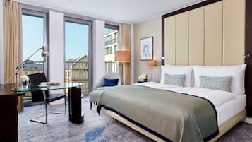 Quarto superior, vista para a cidade | 1 quarto, roupas de cama antialérgicas, edredons de pluma, frigobar