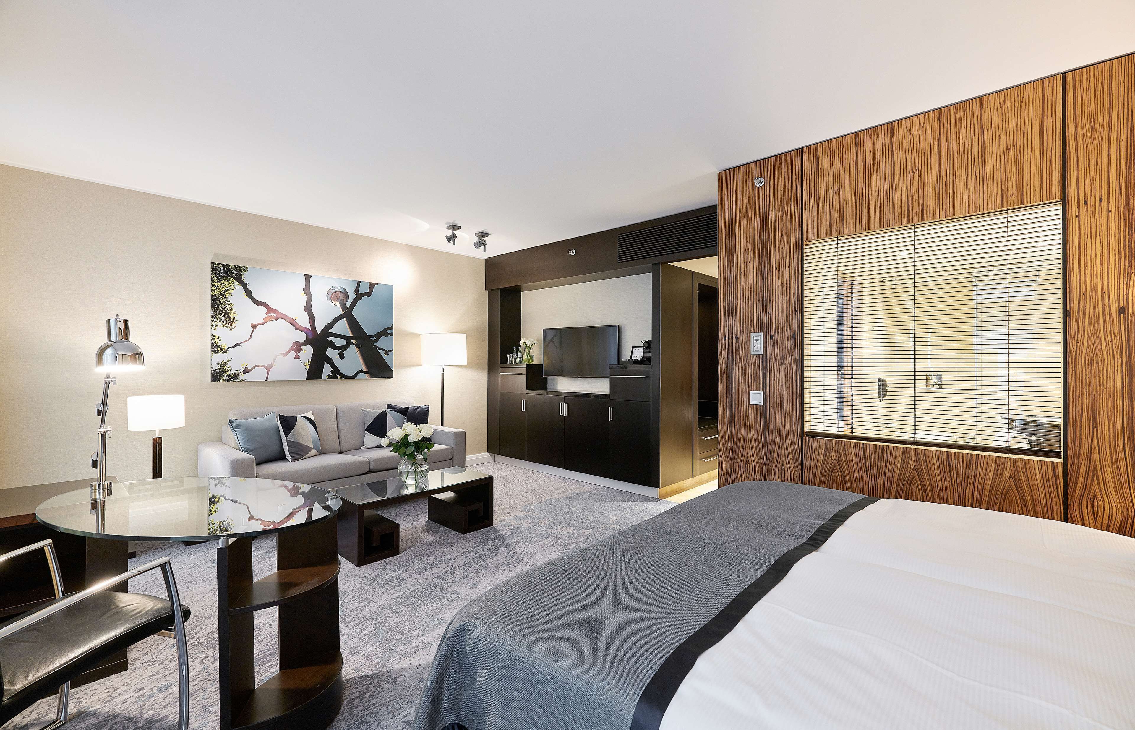 Junior Suite, 1 King Bed with Sofa bed