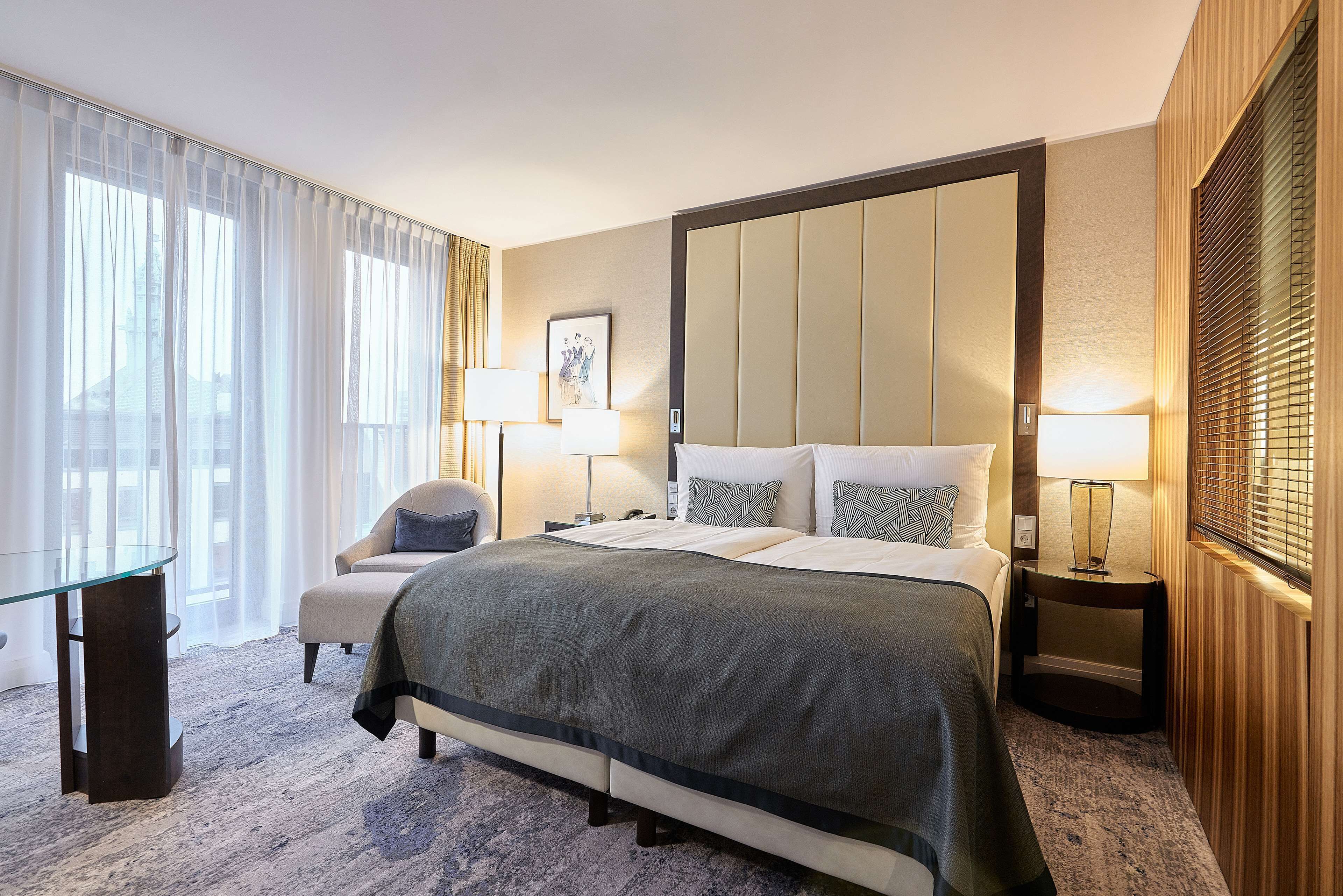 Literie hypoallergénique, couette en duvet d'oie, minibar