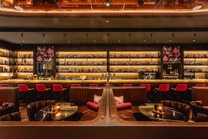 Cocktail bar