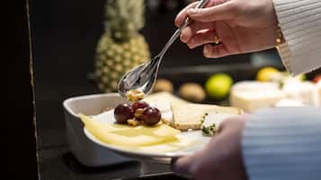 Tägliches Frühstücksbuffet gegen Gebühr