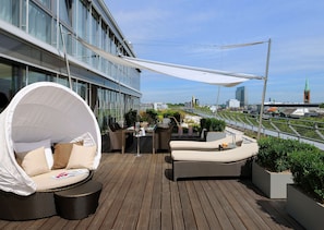 ห้องซิกเนเจอร์สวีท, ลานระเบียง, วิวเมือง | วิวจากห้องพัก