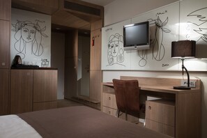 Ropa de cama hipoalergénica, escritorio, sistema de insonorización