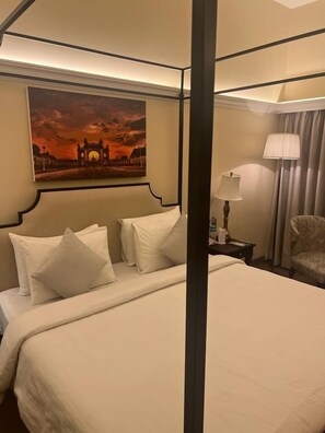 럭셔리룸 (Luxury Royal Wing) | 이집트산 면 시트, 고급 침구, 메모리폼 침대, 미니바