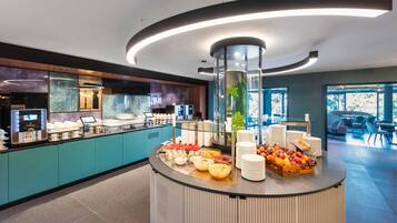 Tägliches Frühstücksbuffet (20 EUR pro Person)