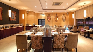 Breakfast, lunch and dinner served - Shanghai Ruite Hotel (Shanghai)