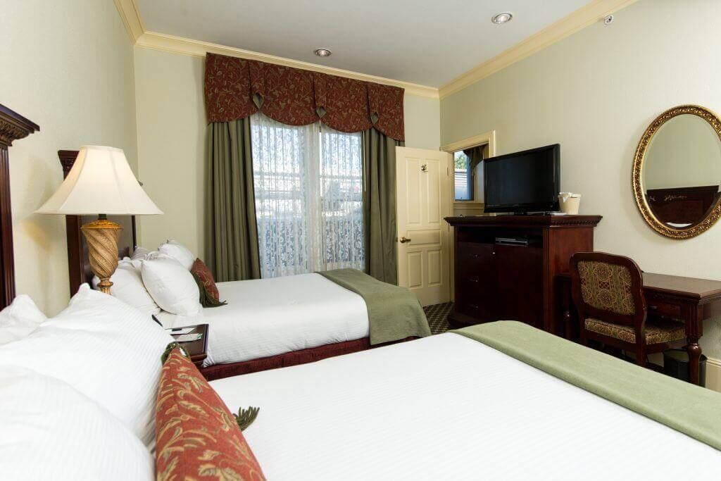 standard room | premium bedding, in-room safe, desk, blackout curtains