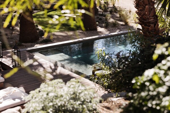 5 outdoor pools, sun loungers