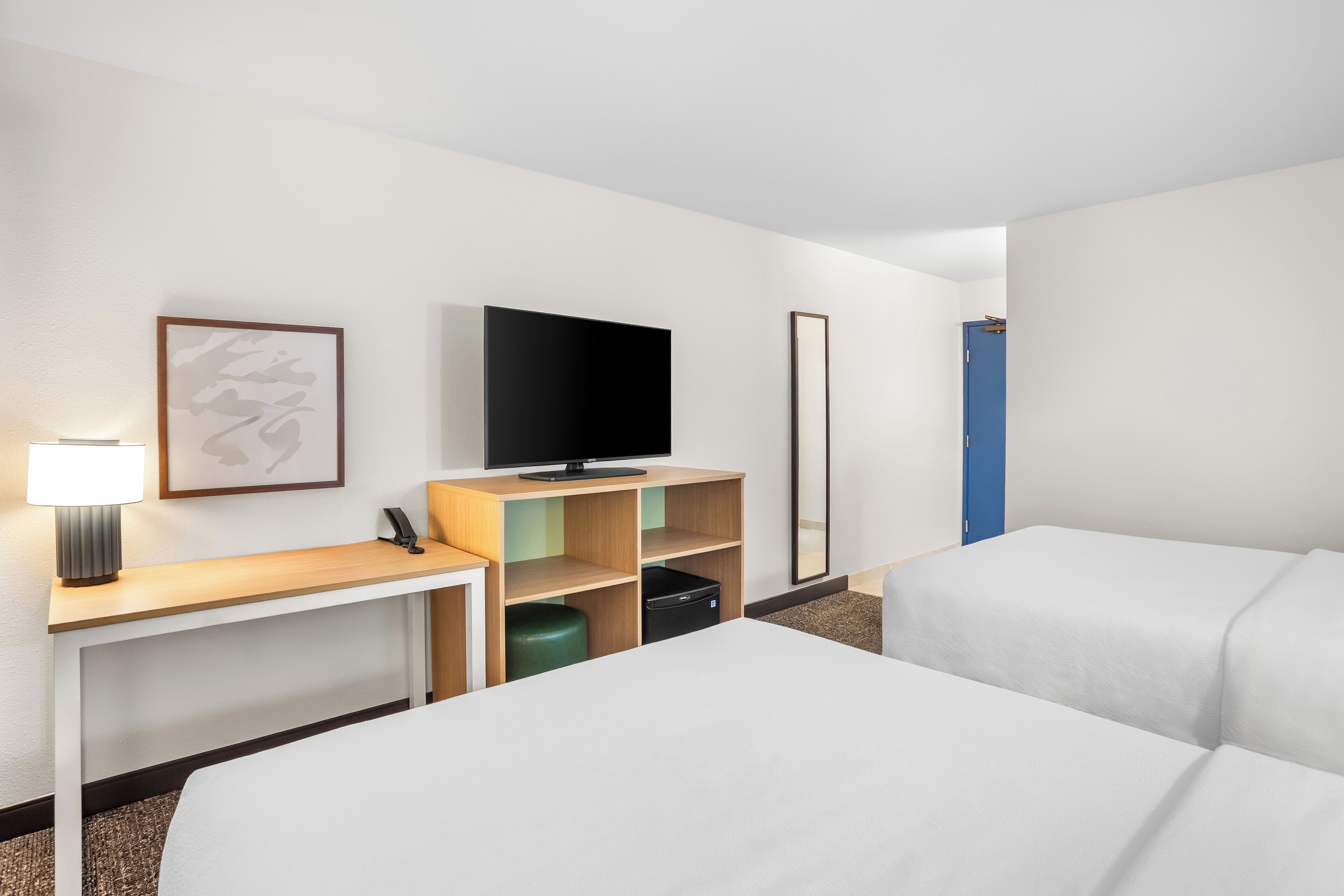 Cortinas blackout, tabla de planchar con plancha y wifi gratis 