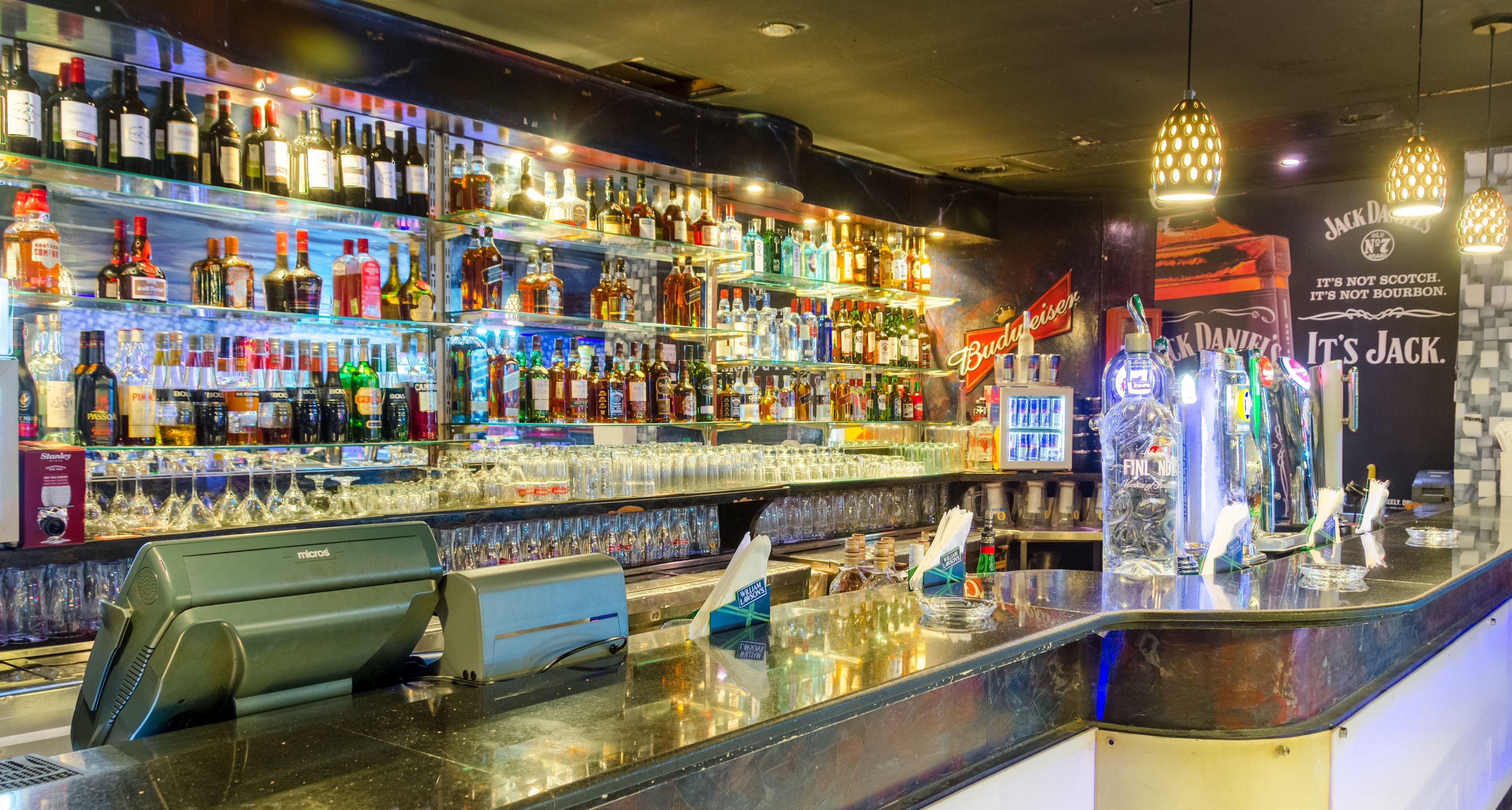 3 bars/lounges, poolside bar