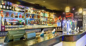 3 bars/lounges, poolside bar - Avenue Hotel (Dubai)