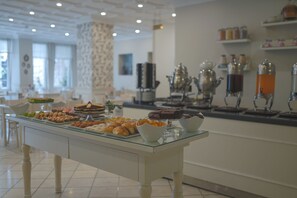 Free daily buffet breakfast  - Avicenna Hotel - Special Class (Istanbul)