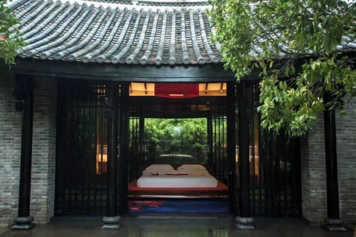 1 bedroom, premium bedding, minibar, in-room safe