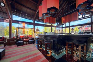 Bar (on property) - Banyan Tree Lijiang (Lijiang)