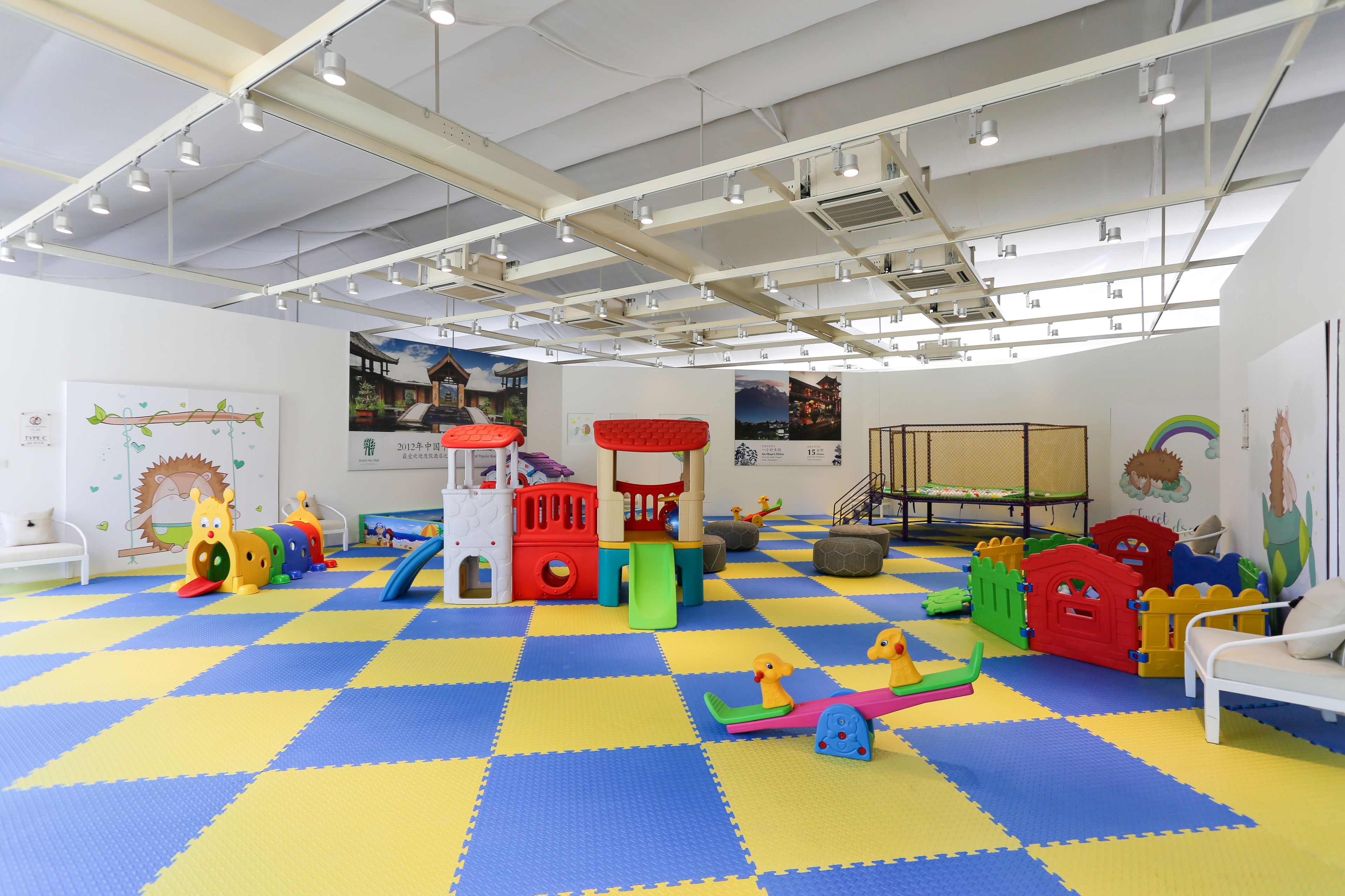 Innen-Kinderspielplatz