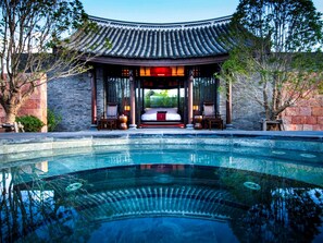A traditional building with a pool in front. - Banyan Tree Lijiang (Lijiang)