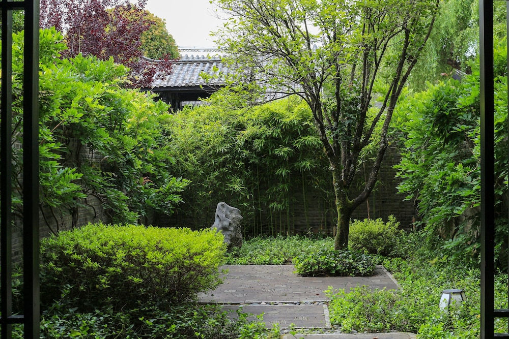 Banyan Tree Lijiang by null