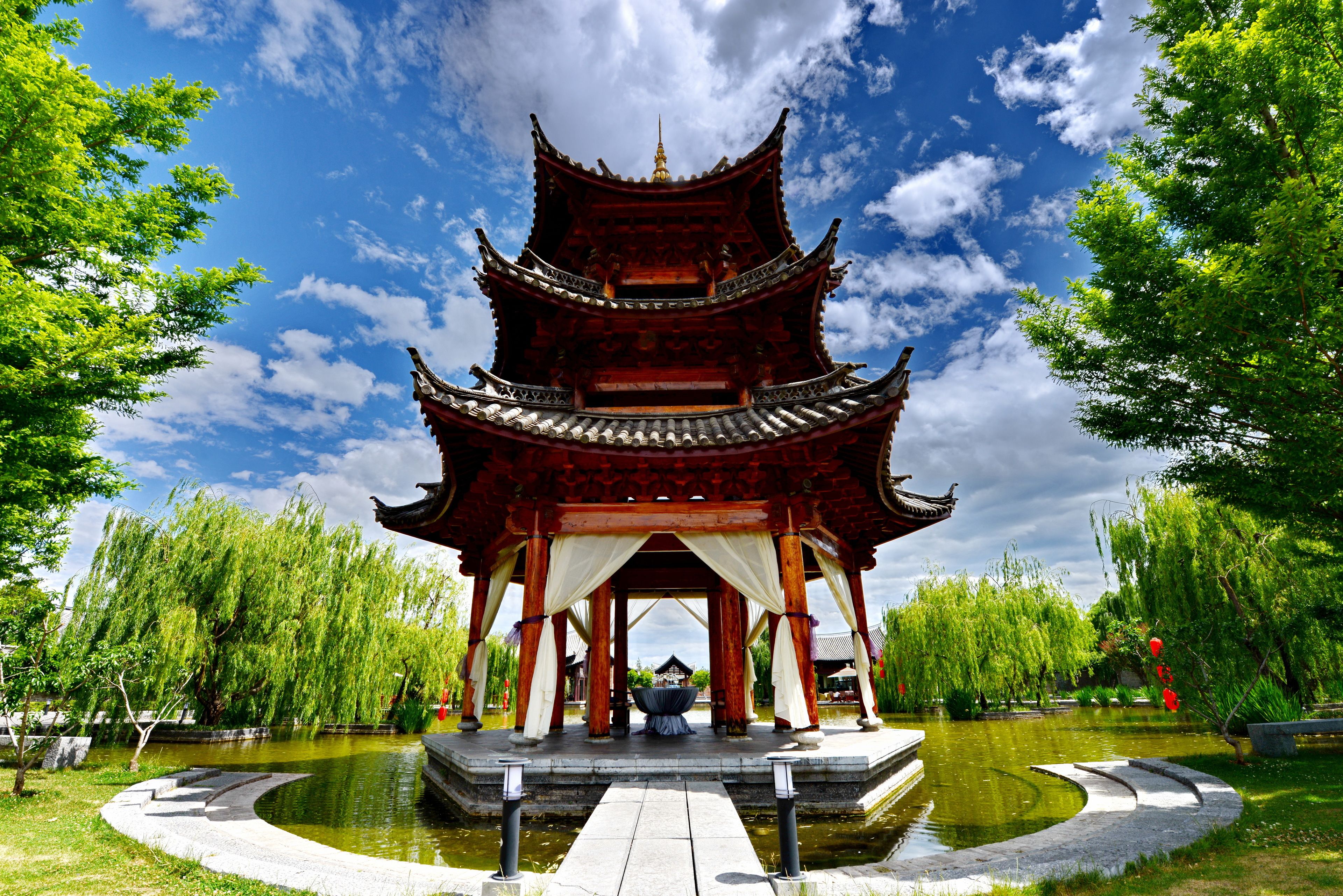 2 restaurantes, é servido café da manhã