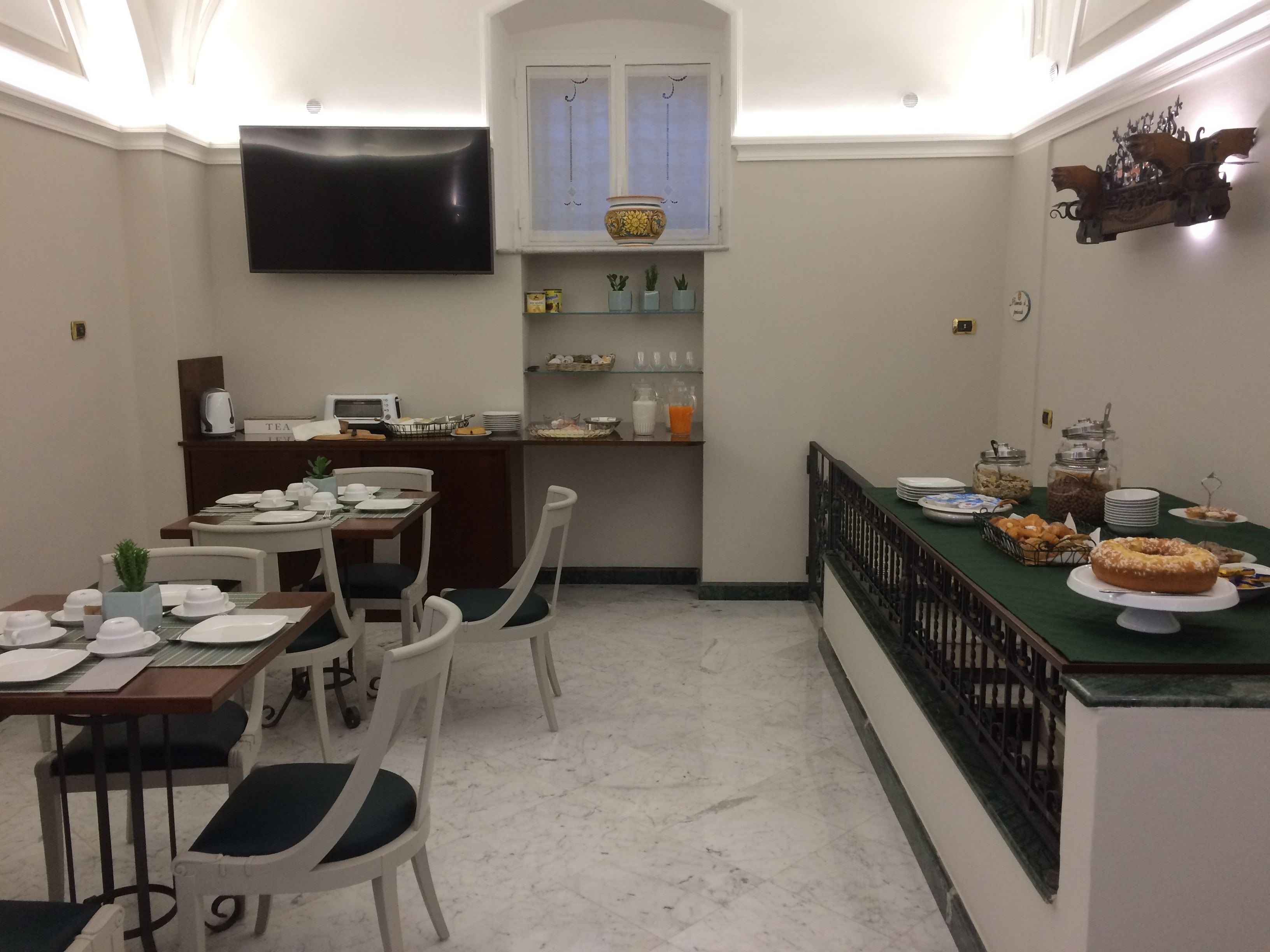 Petit déjeuner complet compris tous les jours