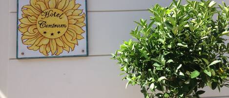 A wall-mounted sign with a sun illustration and the text "Hotel Centrum".