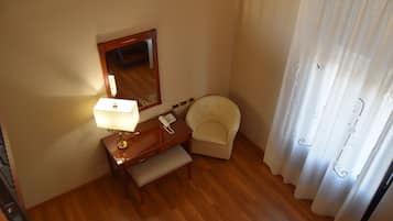 Exclusive-paritalo (Suite) | Oleskelualue | 32–tuumainen taulutelevisio, jossa satelliittikanavat