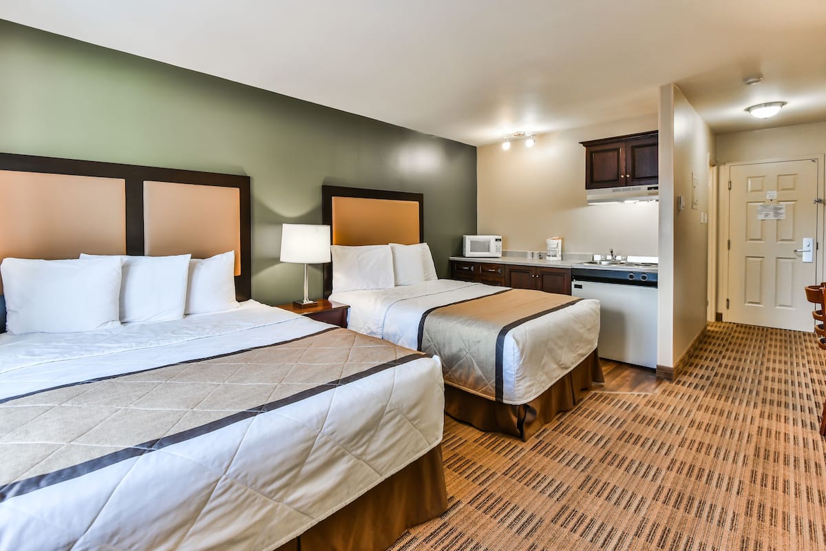 Habitación estándar | Escritorio, tabla de planchar con plancha, camas extra y wifi gratis