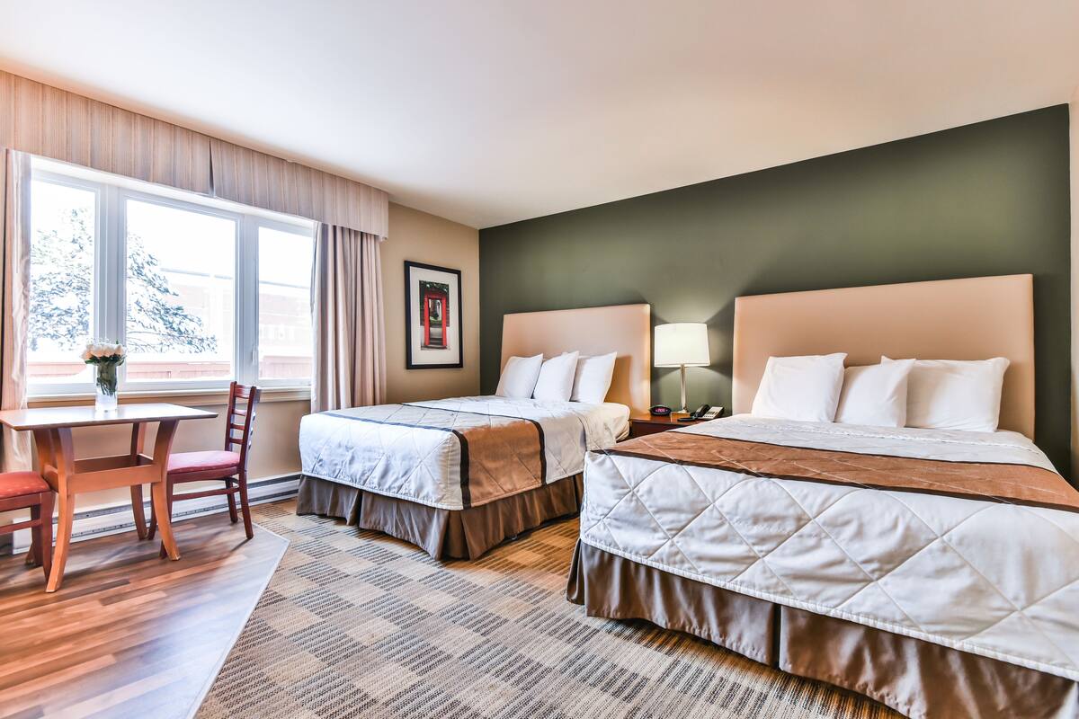 Standard Queen and Double 	 | Desk, iron/ironing board, rollaway beds (surcharge), WiFi (free)