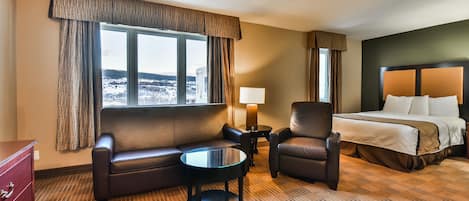 Suite, Kitchen | Living area | TV