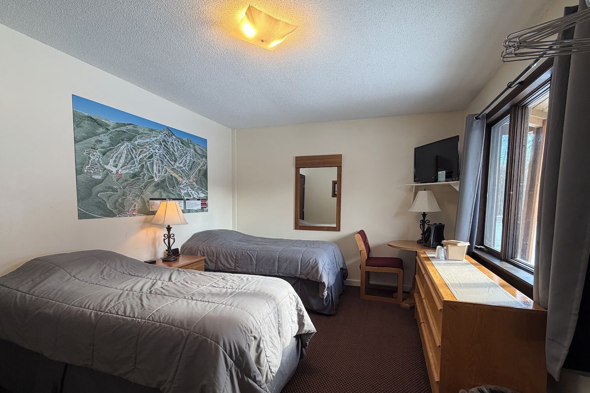 Economy Room, 2 Twin Beds | Individually decorated, individually furnished, free cribs/infant beds