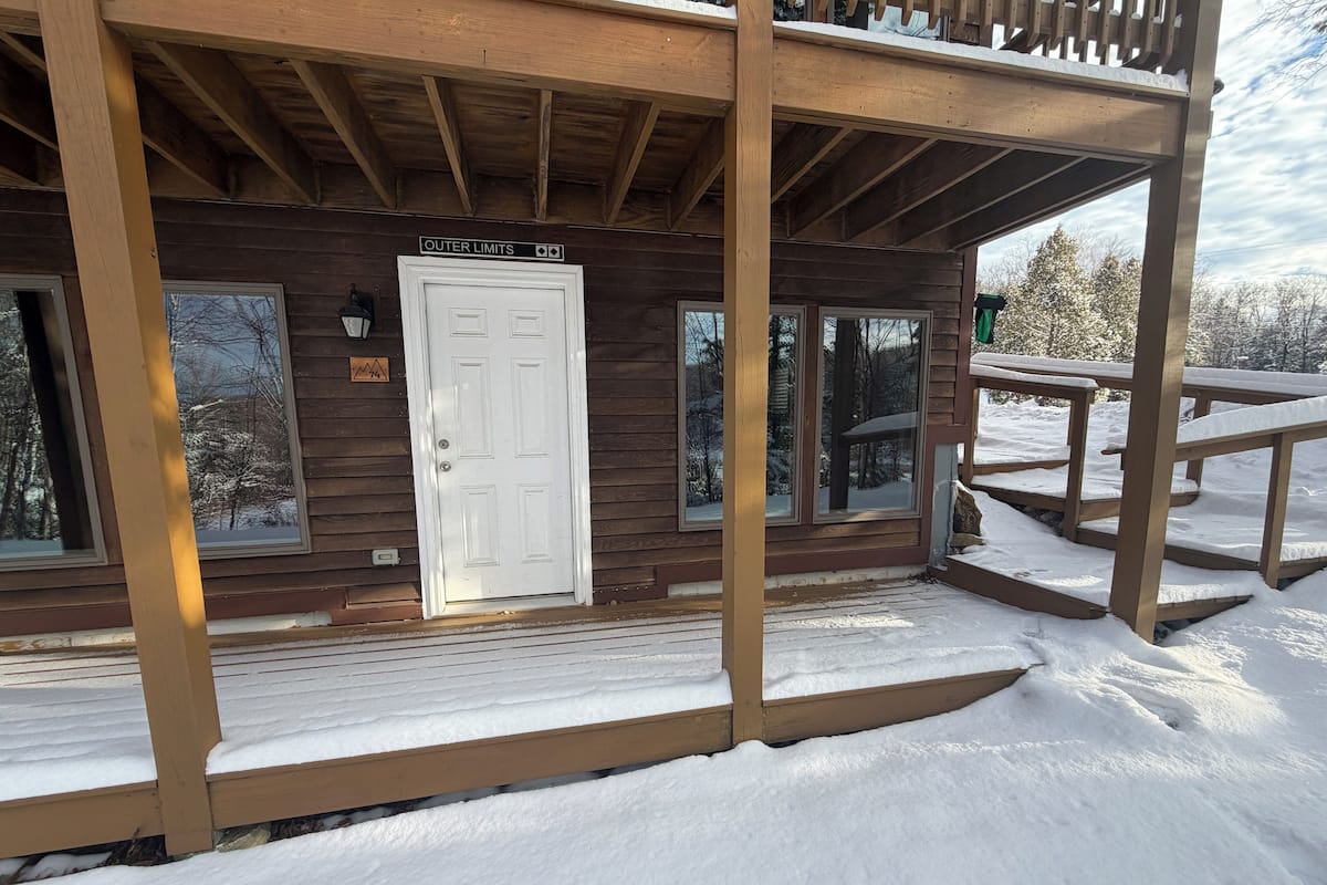 Premium Suite, Multiple Beds | Individually decorated, individually furnished, free cribs/infant beds