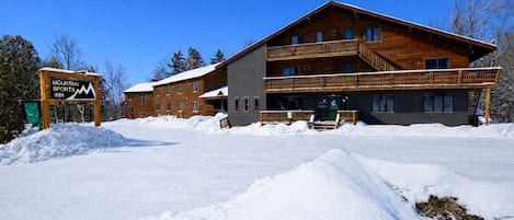 Individually decorated, individually furnished, free cots/infant beds