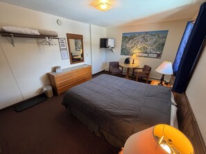 Standard Room, 1 Queen Bed | Individually decorated, individually furnished, travel crib