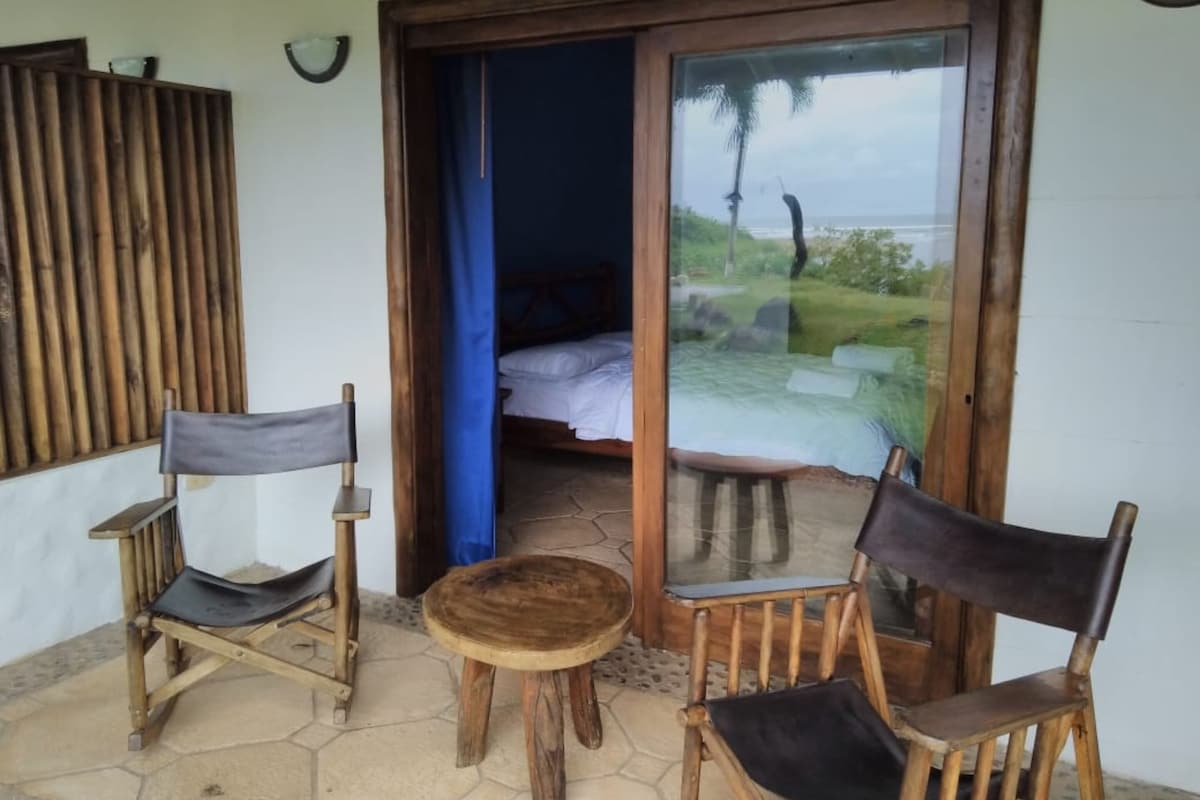 Ropa de cama de alta calidad, cortinas blackout y wifi gratis 